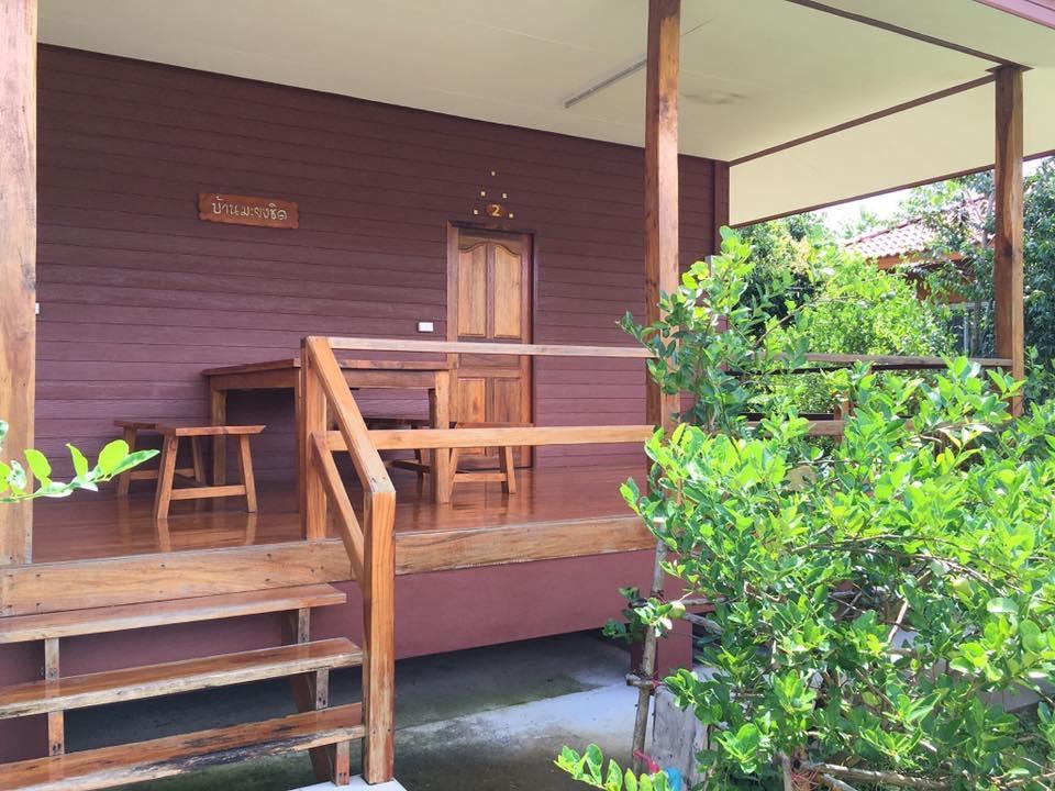 Hotel Baan Suan Kru Kob Ban Ko Maphang Exterior foto